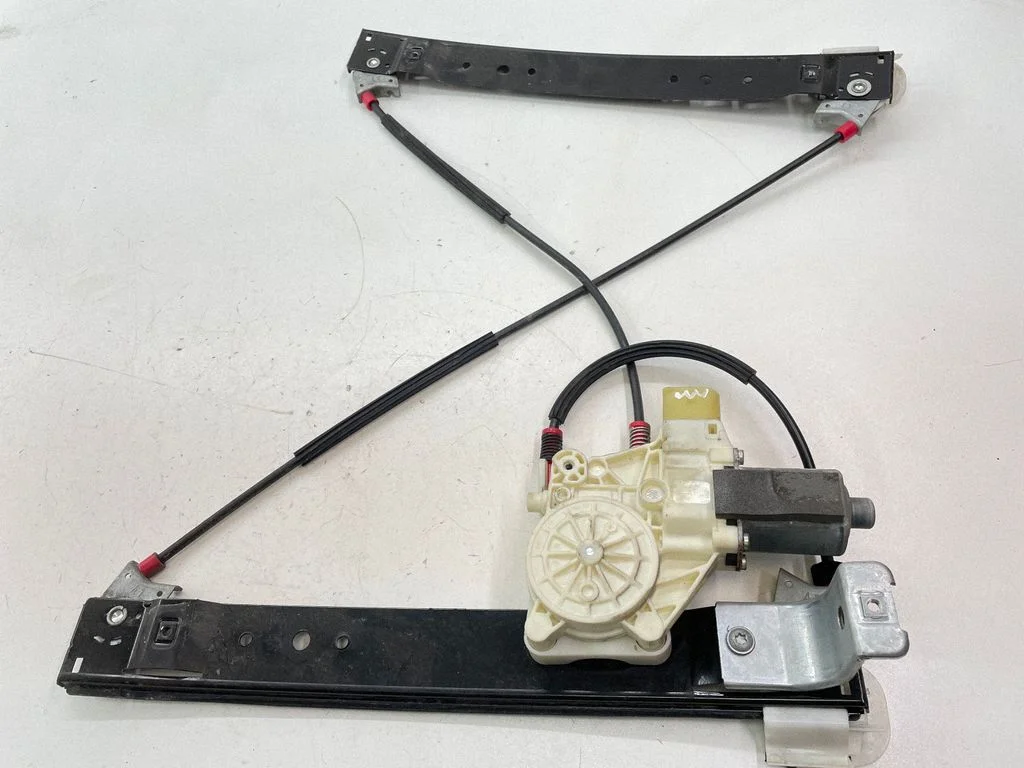 Tagaukse elektriline aknatõstuk mootoriga 6M21U27001BS