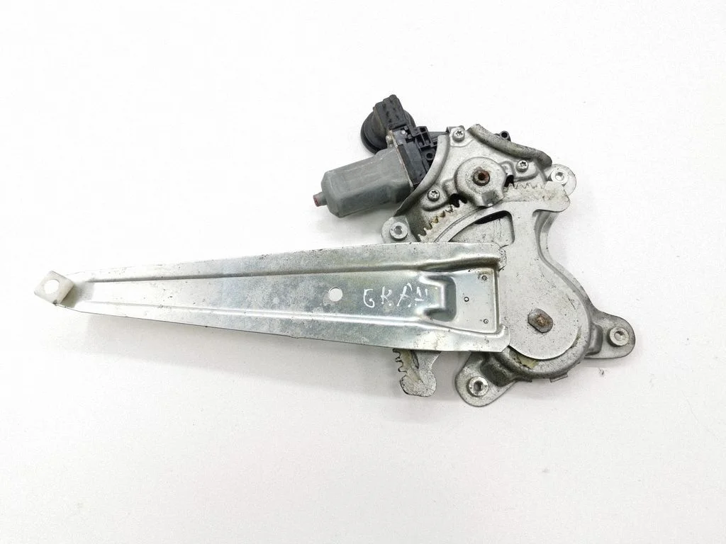 Rear door window regulator with motor – Toyota RAV 4 (XA30) (2006-2016)