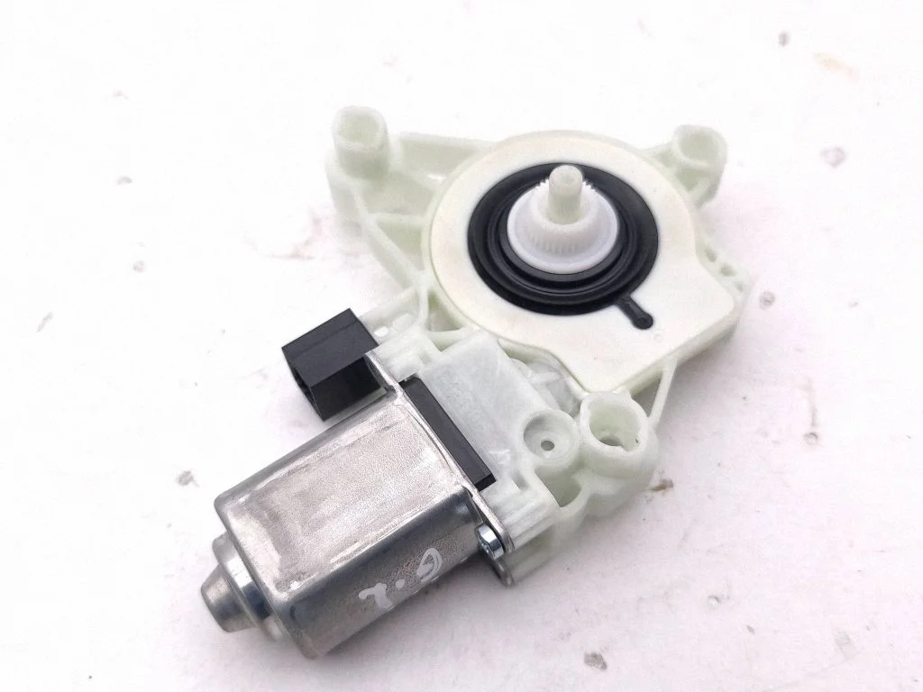 Tagaukse aknatõstuki mootor 3QD959801E