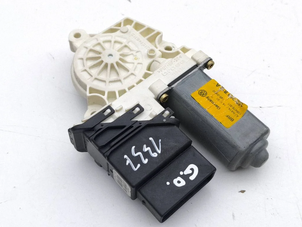 Aizmugurējā loga pacēlāja motoriņš 101388102
