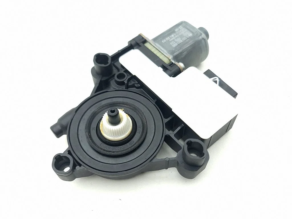 Aizmugurējā loga pacēlāja motoriņš 5Q0959407D
