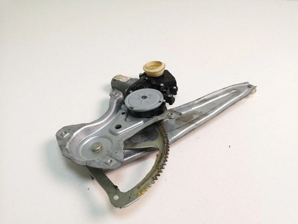 Rear door window regulator with motor 698300F040