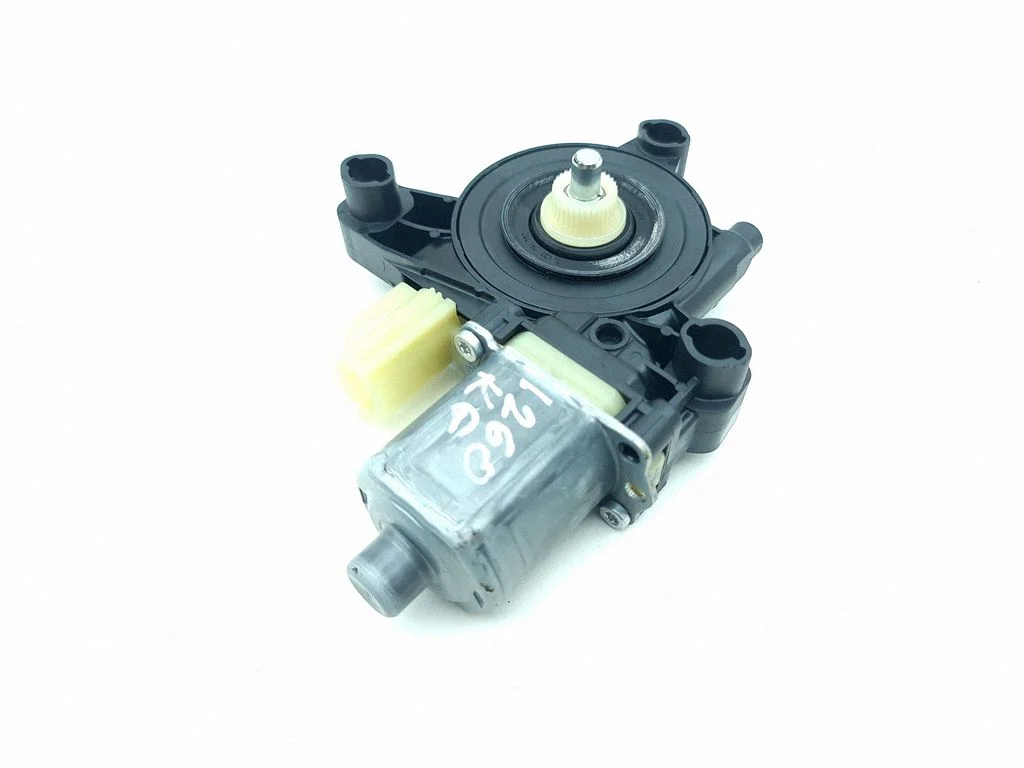 Rear door window regulator motor CM0941000