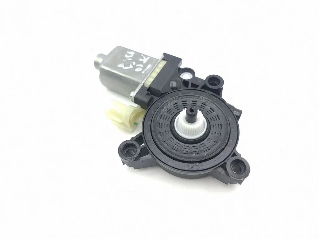 Aizmugurējā loga pacēlāja motoriņš 83450AT000