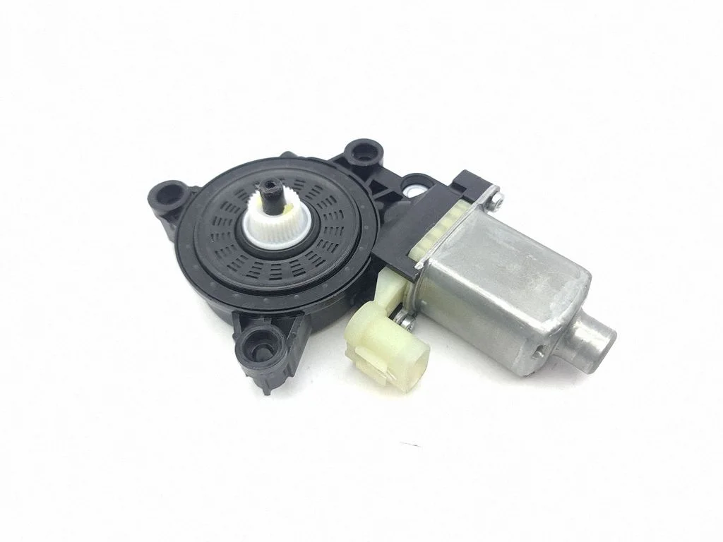 Aizmugurējā loga pacēlāja motoriņš 83460AT000