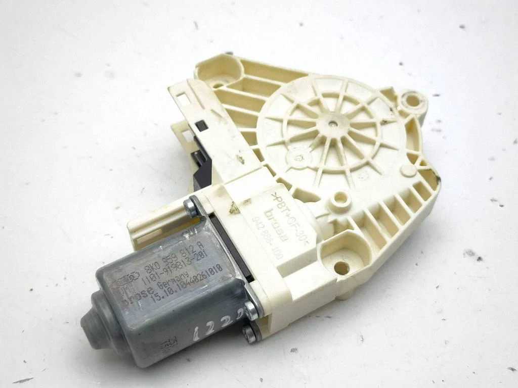 Rear door window regulator motor – Porsche Cayenne (92A) (2010-2017)