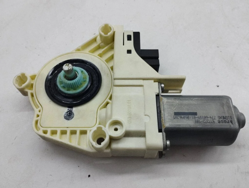 Rear door window regulator motor 4L0959802