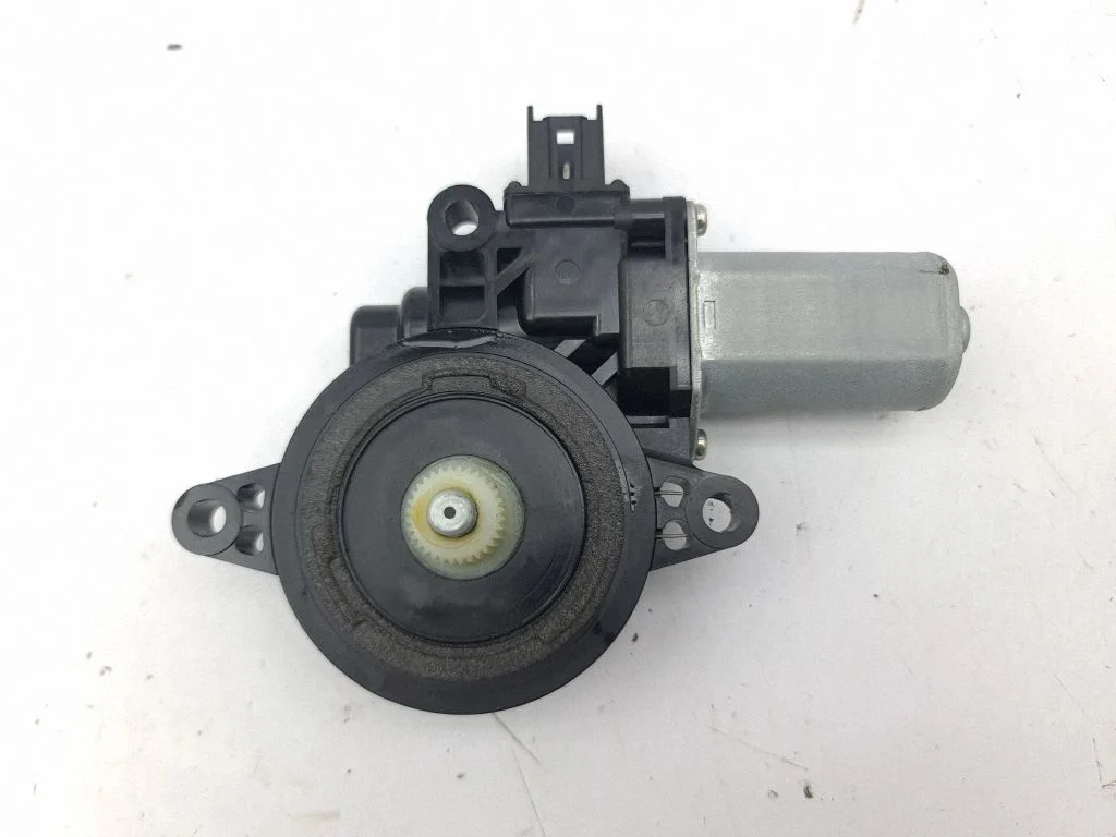 Aizmugurējā loga pacēlāja motoriņš CM012040