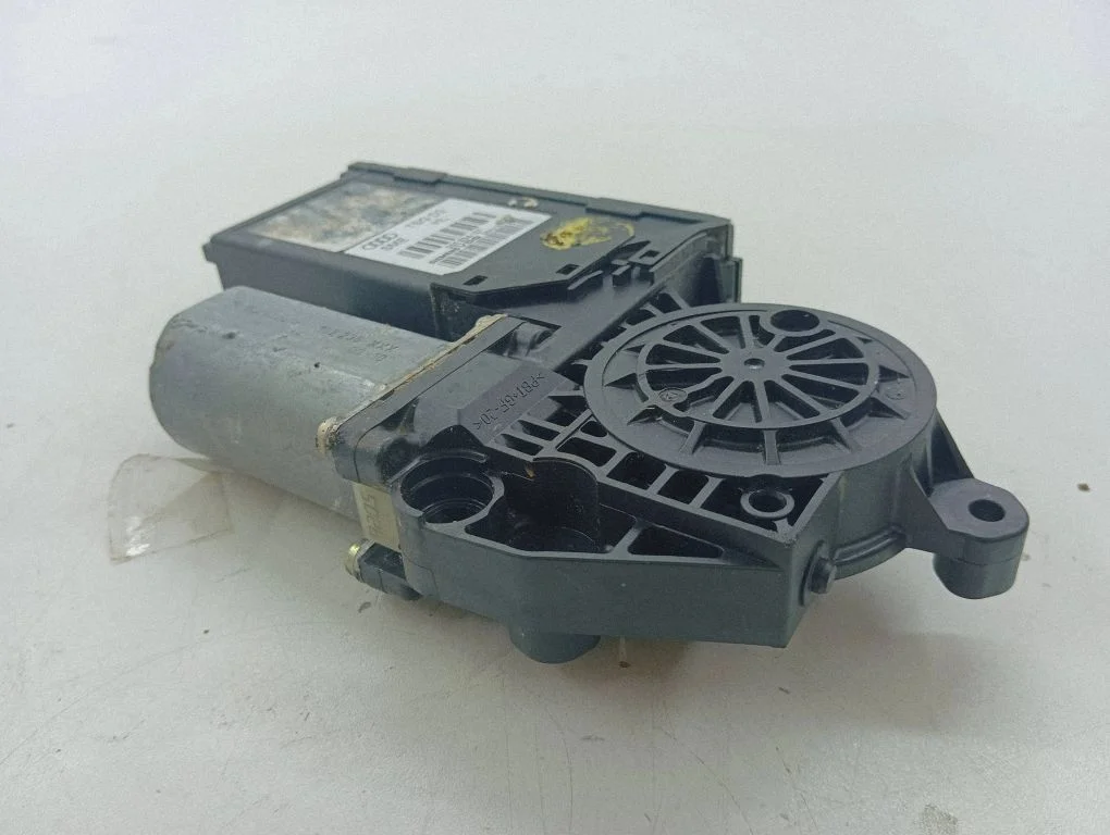 Rear door window regulator motor 4E1910802