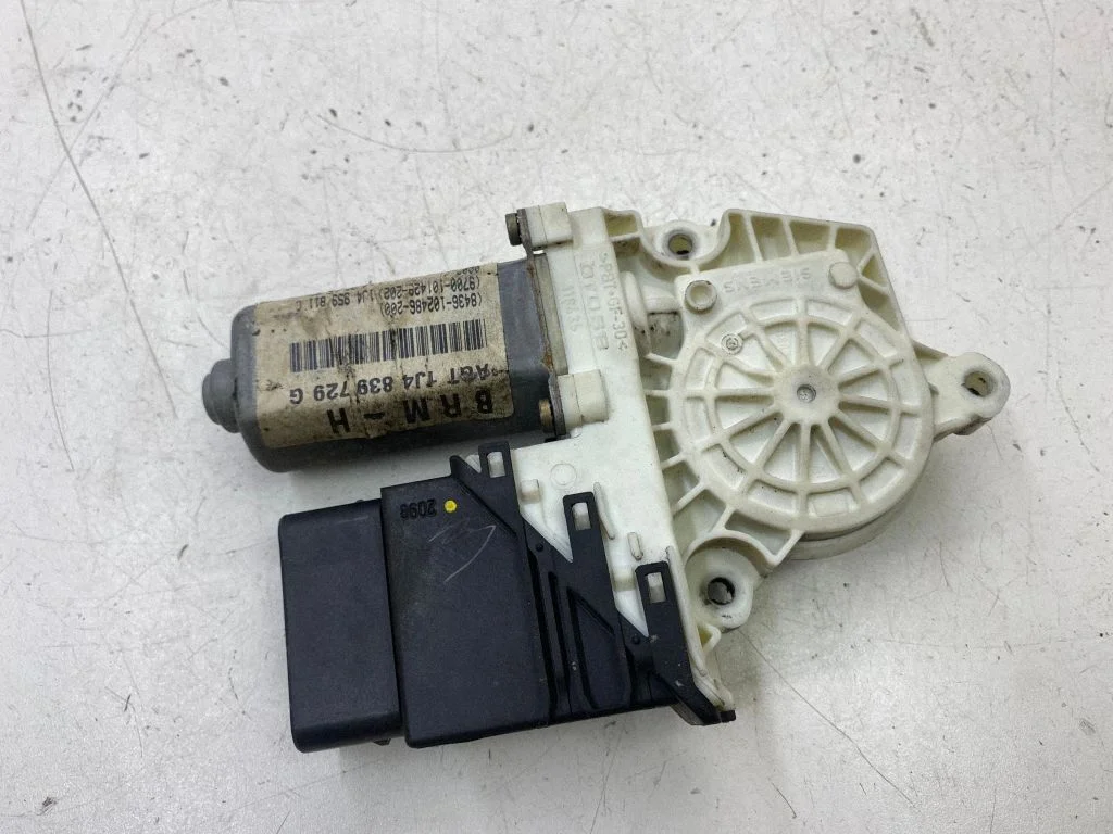 Aizmugurējā loga pacēlāja motoriņš 1J4839729G