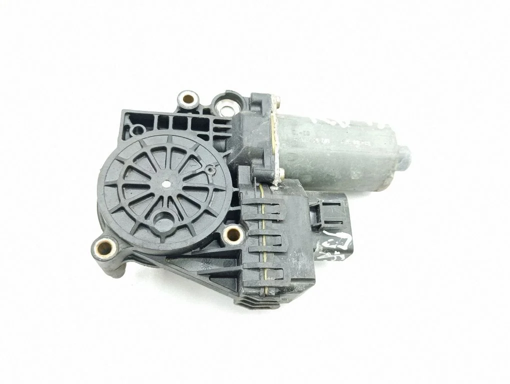 Aizmugurējā loga pacēlāja motoriņš 0130821734
