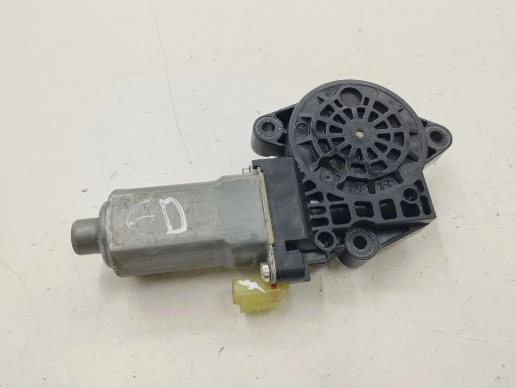 Aizmugurējā loga pacēlāja motoriņš 3130034192