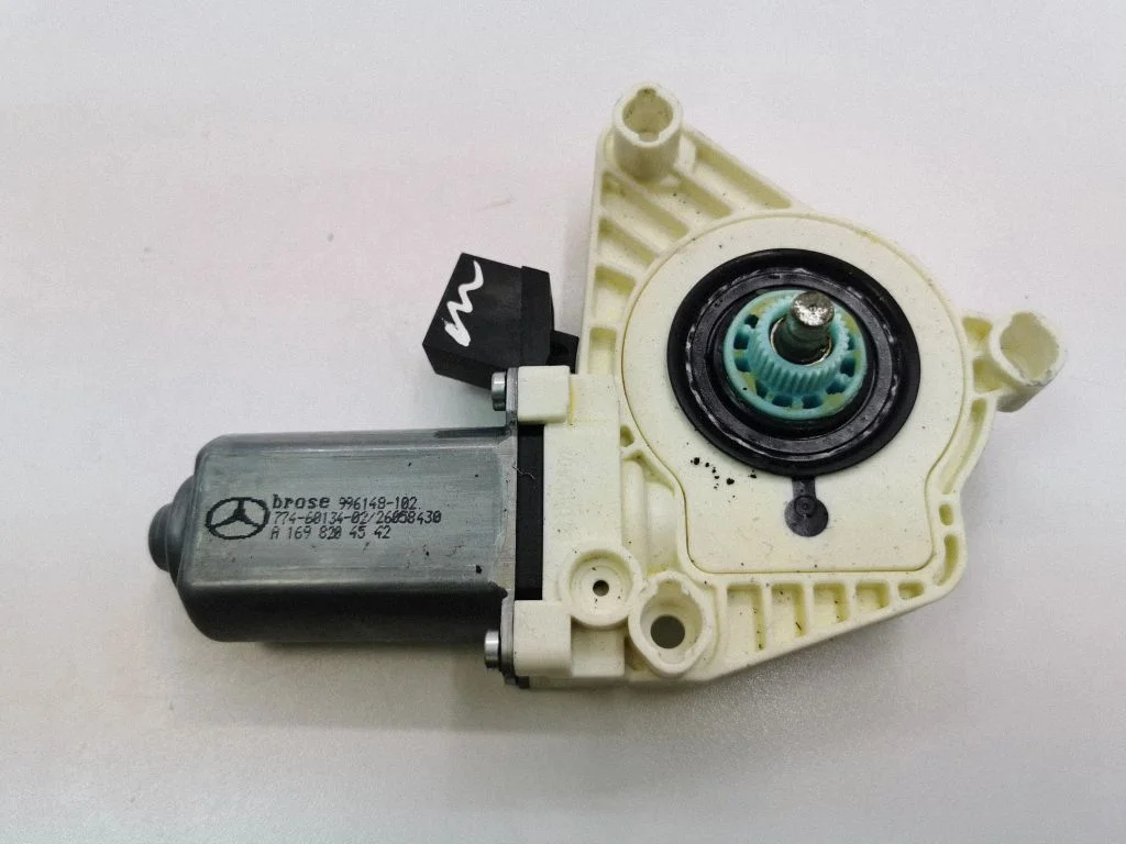 Rear door window regulator motor 996148102