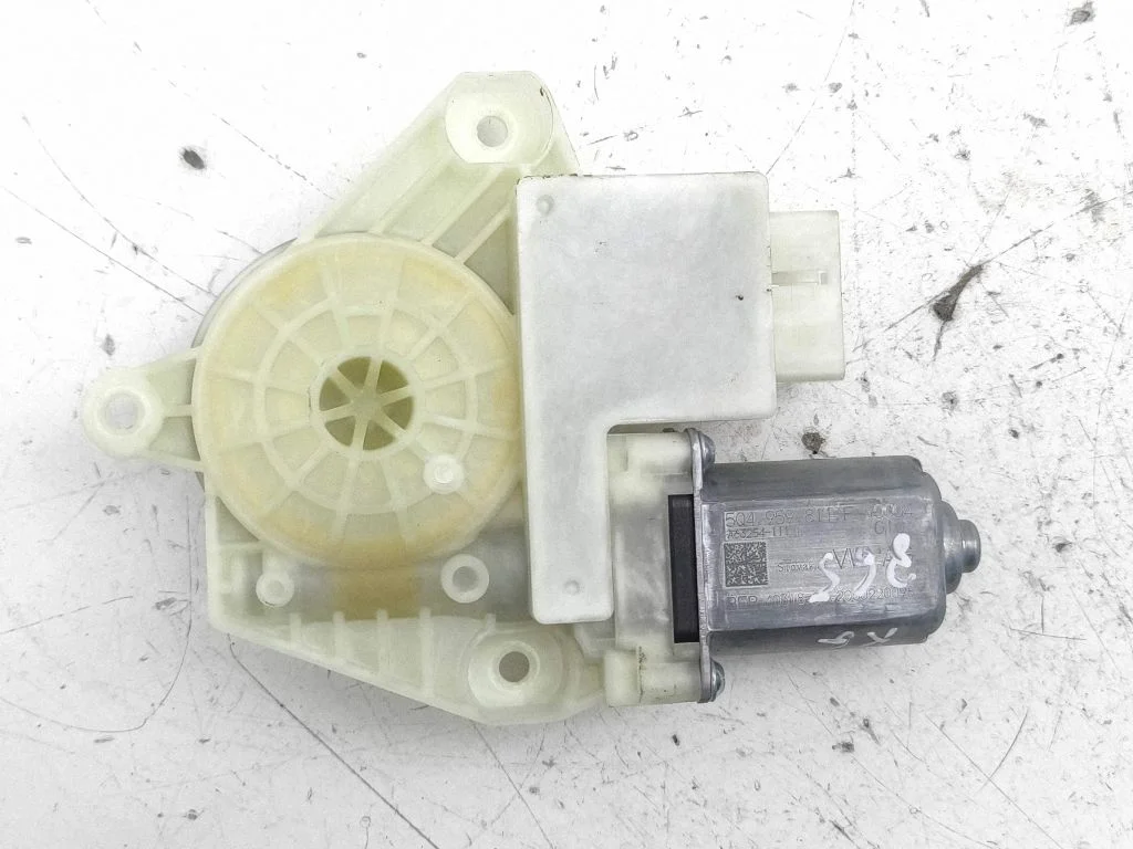 Rear door window regulator motor 5Q4959811F