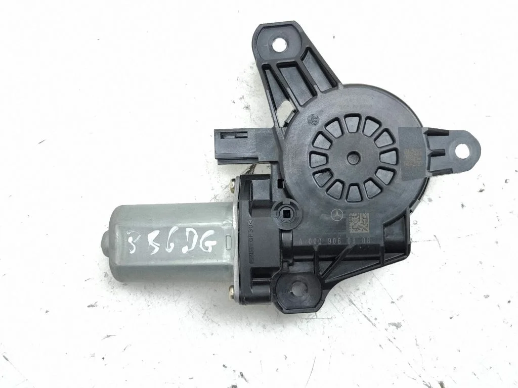 Aizmugurējā loga pacēlāja motoriņš A0009060908