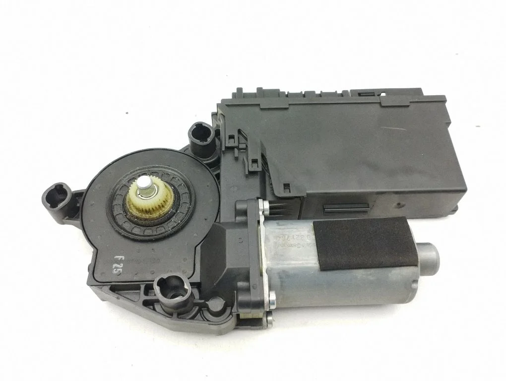 Aizmugurējā loga pacēlāja motoriņš 4E0959801D