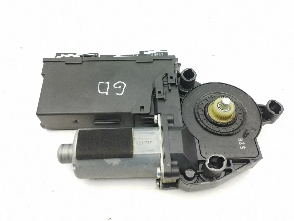 Aizmugurējā loga pacēlāja motoriņš 4E0959802D