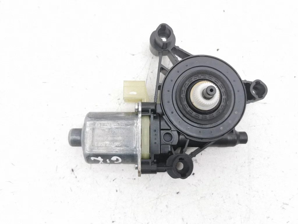Rear door window regulator motor 5Q0959801