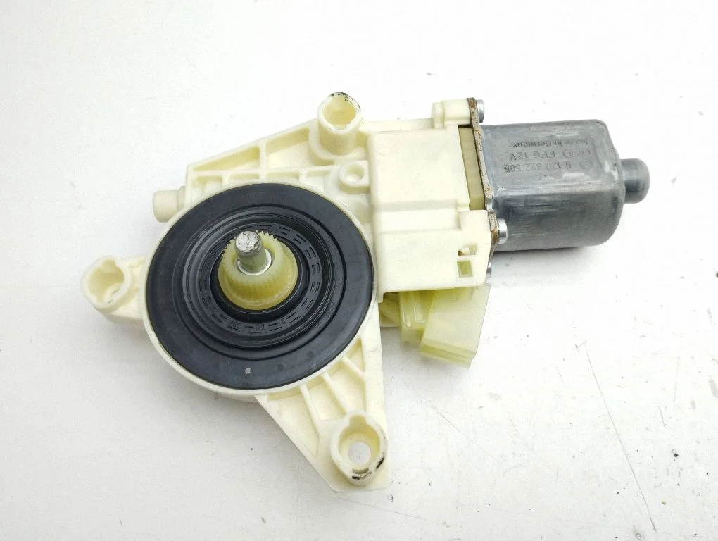 Rear door window regulator motor – Mercedes-Benz E-Class W212 (2009-2016)