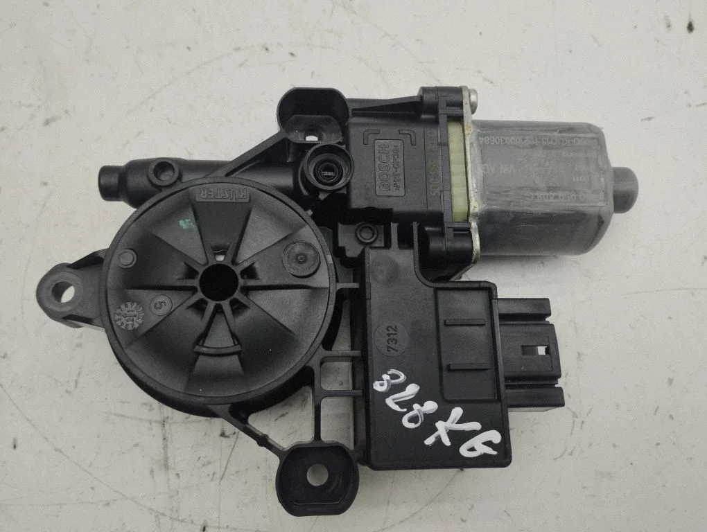 Rear door window regulator motor 5Q0959408G