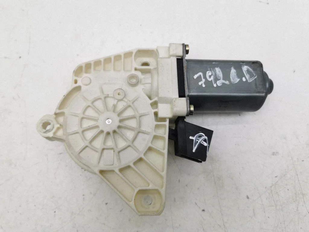 Rear door window regulator motor A1698202042