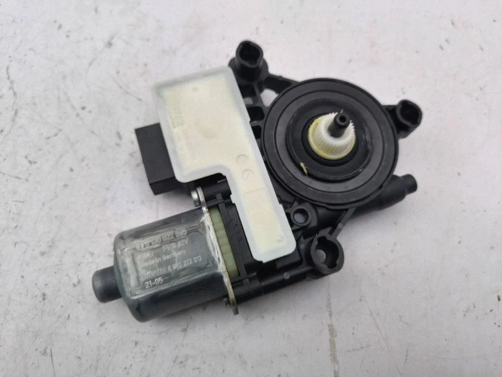Rear door window regulator motor 0130822695
