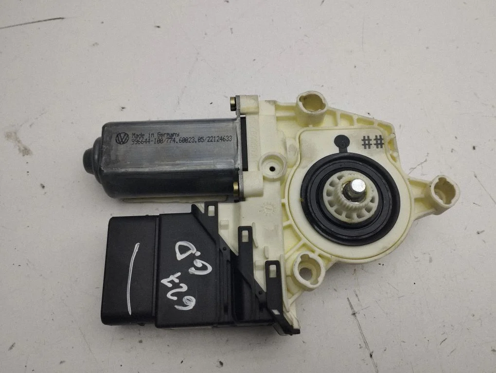 Rear door window regulator motor 5P0839402