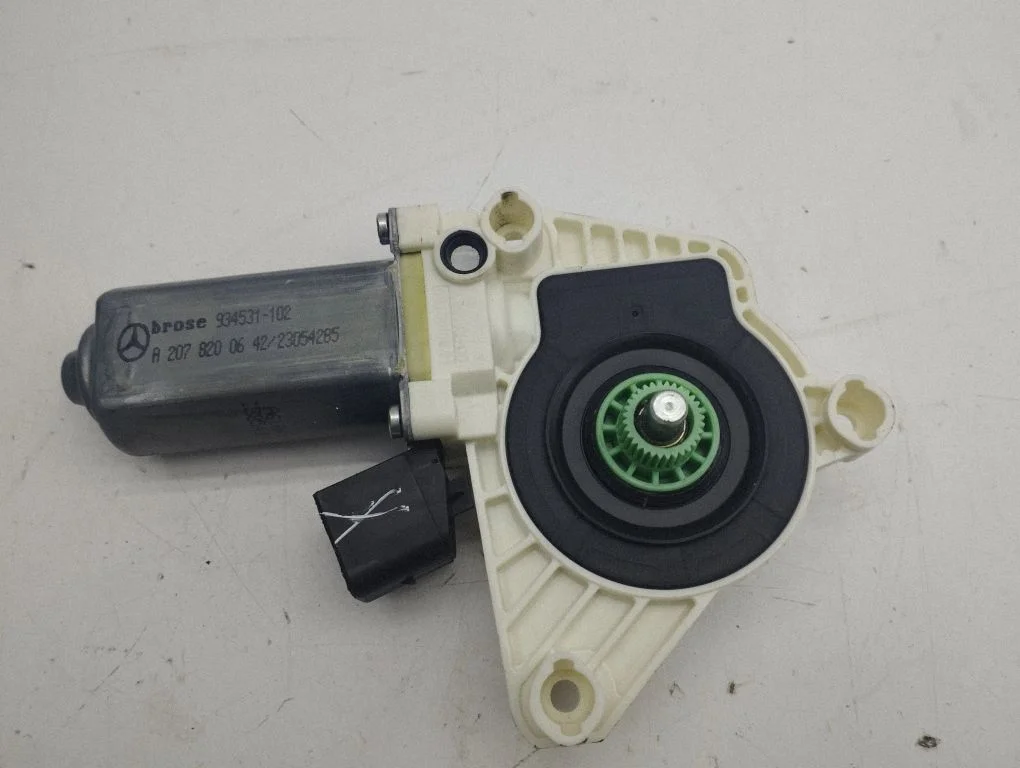 Rear door window regulator motor A2078200642