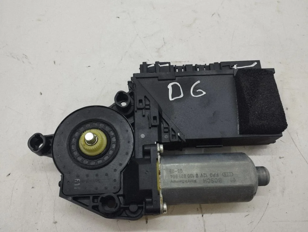 Aizmugurējā loga pacēlāja motoriņš 3W5959704A