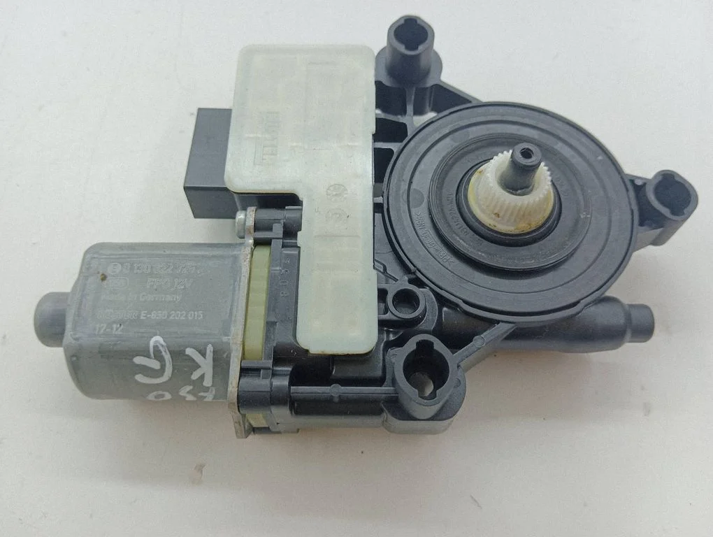 Aizmugurējā loga pacēlāja motoriņš 0130822725