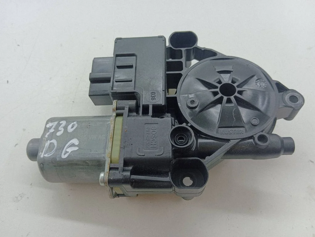 Aizmugurējā loga pacēlāja motoriņš 0130822724