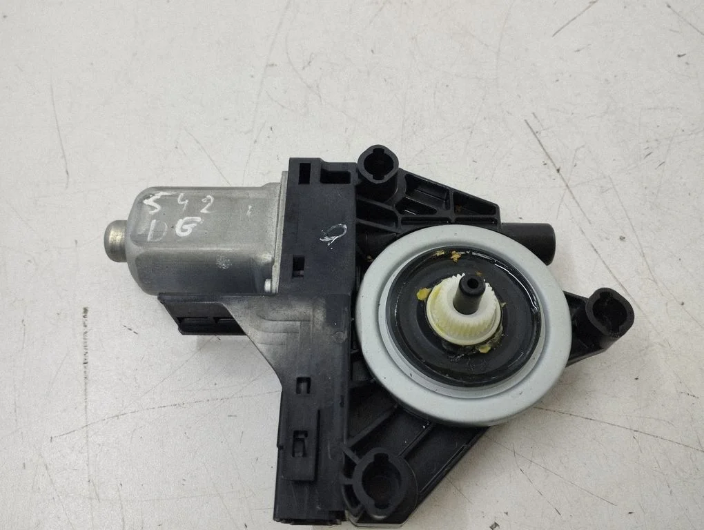 Rear door window regulator motor WR12719