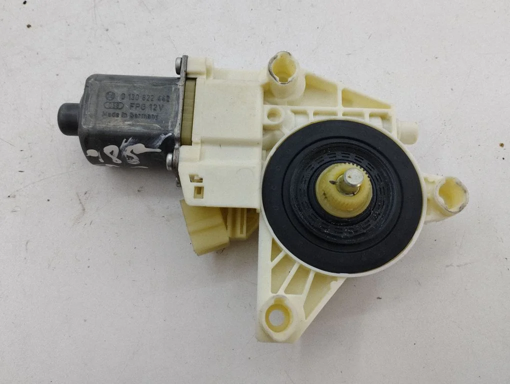 Rear door window regulator motor – Mercedes-Benz C-Class AMG W204 (2007-2014)