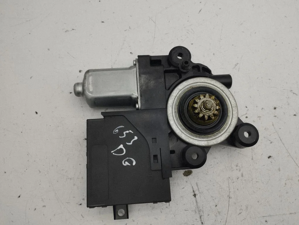 Aizmugurējā loga pacēlāja motoriņš 30739182