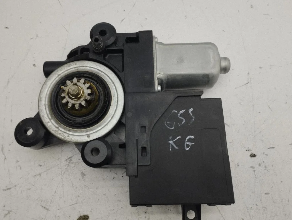 Aizmugurējā loga pacēlāja motoriņš 30739182