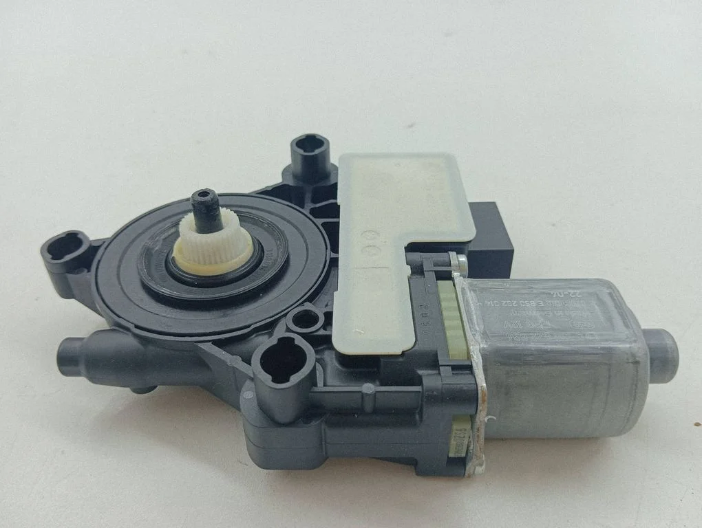 Rear door window regulator motor E850202014