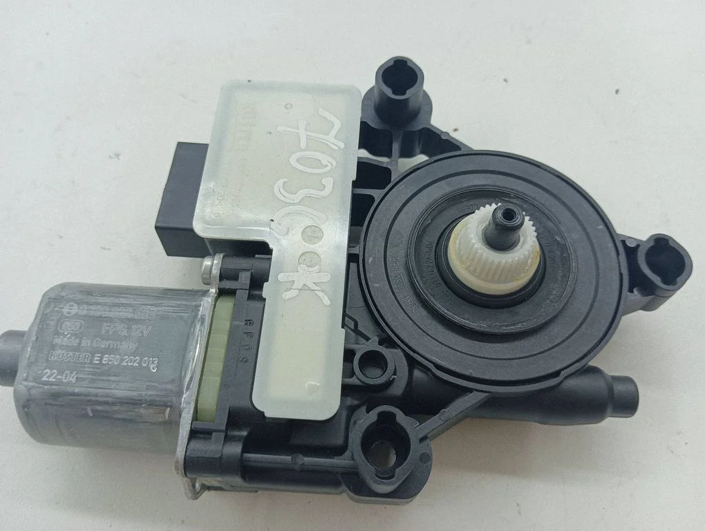 Rear door window regulator motor E850202013