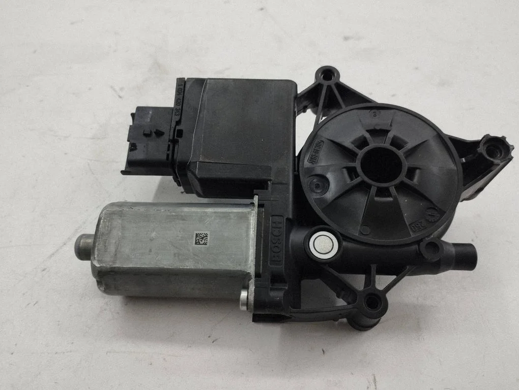 Aizmugurējā loga pacēlāja motoriņš 9828449980