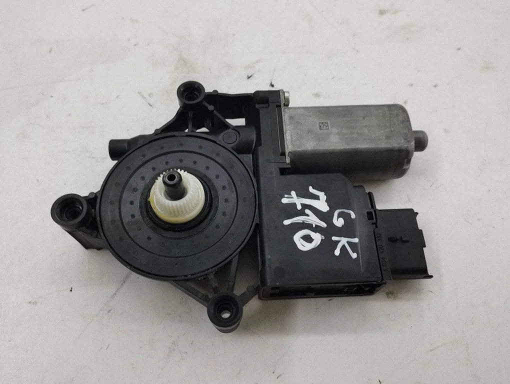 Aizmugurējā loga pacēlāja motoriņš 0130824229