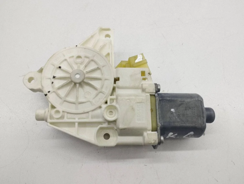 Rear door window regulator motor – Mercedes-Benz C-Class AMG W204 (2007-2014)