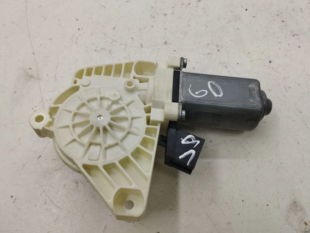 Rear door window regulator motor A1698202042