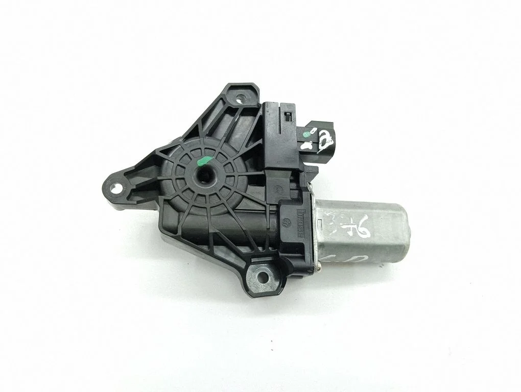 Rear door window regulator motor – right