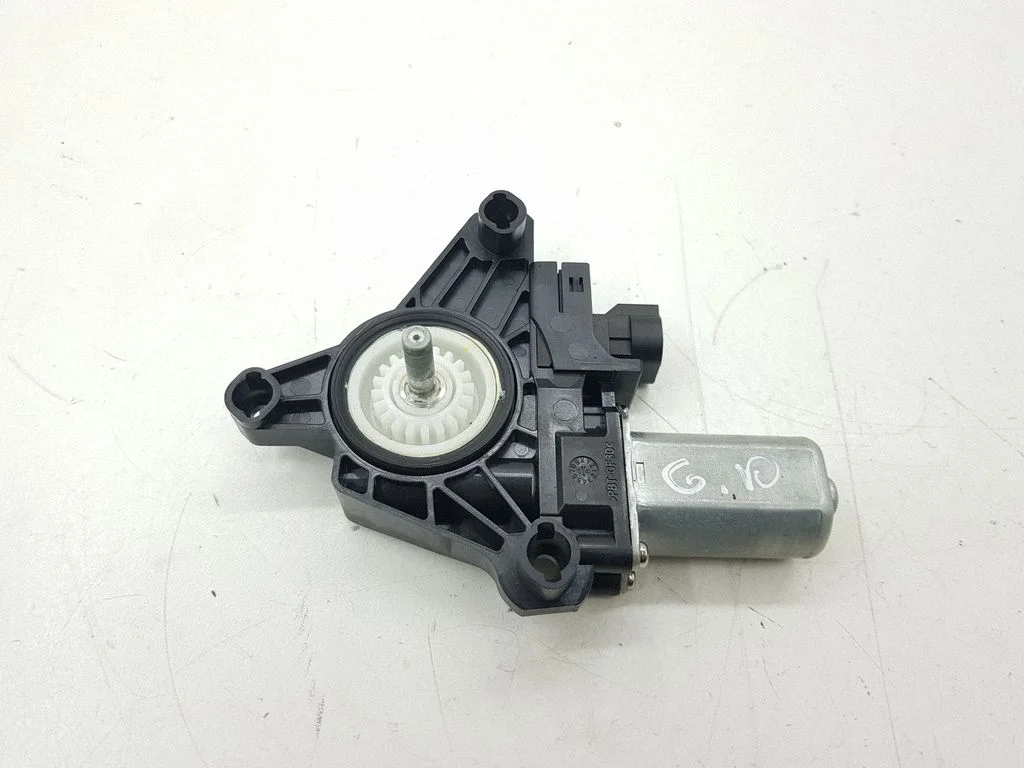 Rear door window regulator motor C37706100