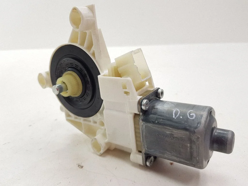 Rear door window regulator motor – Mercedes-Benz E-Class W212 (2009-2016)