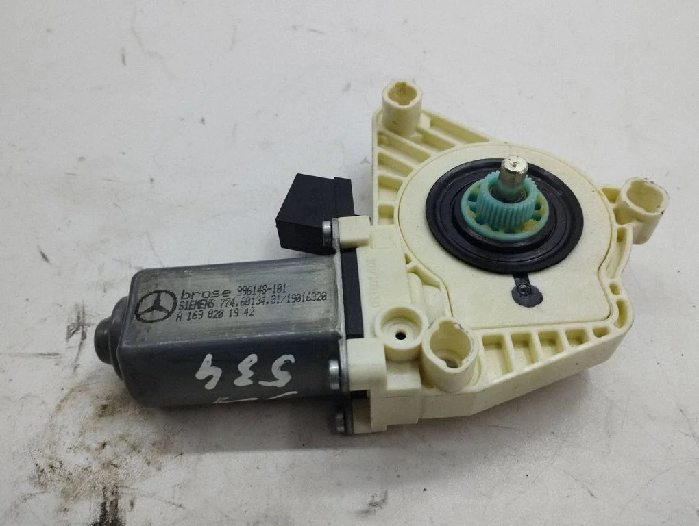 Rear door window regulator motor 996148101