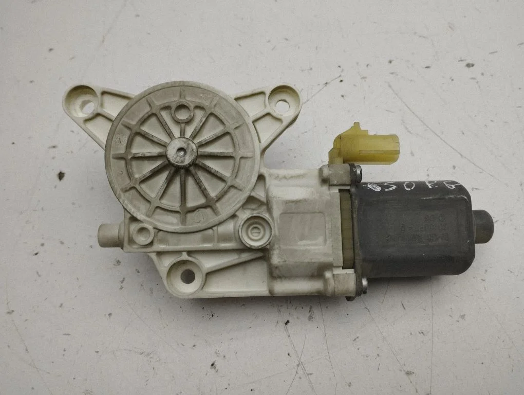 Tagaukse aknatõstuki mootor 3018077D