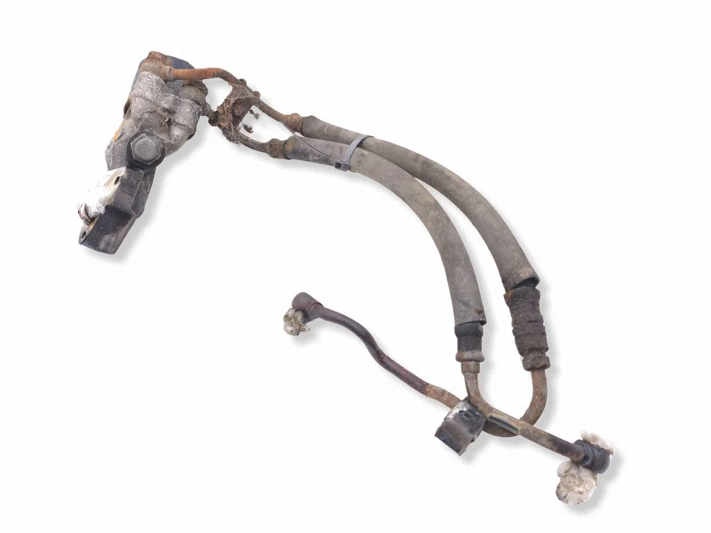 Oil filter mounting bracket