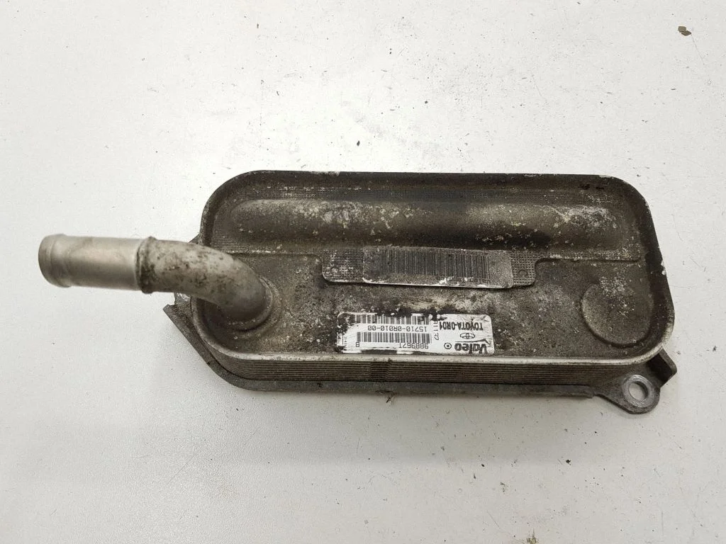 Oil filter mounting bracket 157100R01000