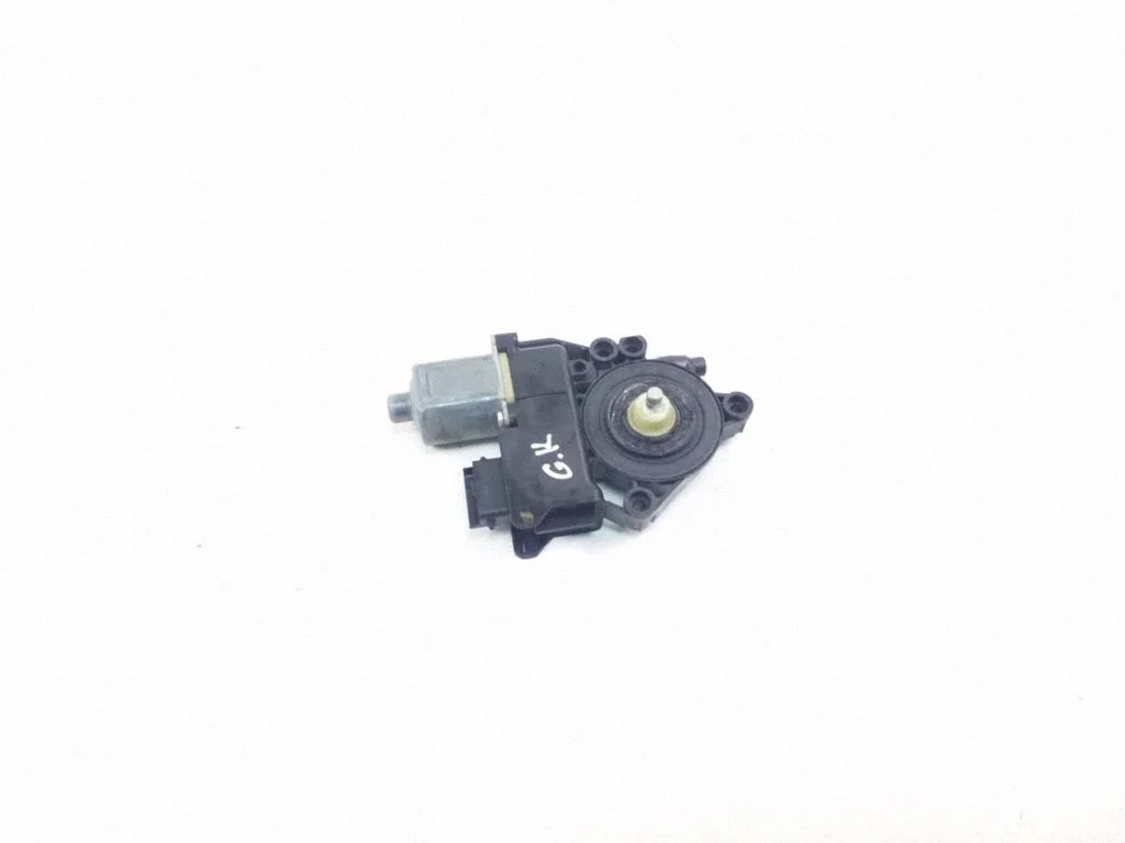 Aizmugurējā loga pacēlāja motoriņš 834502R210