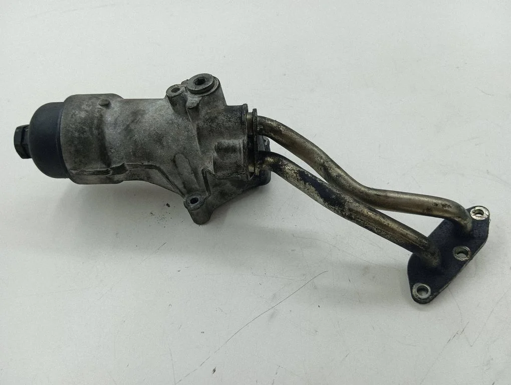 Oil filter mounting bracket A6401800310
